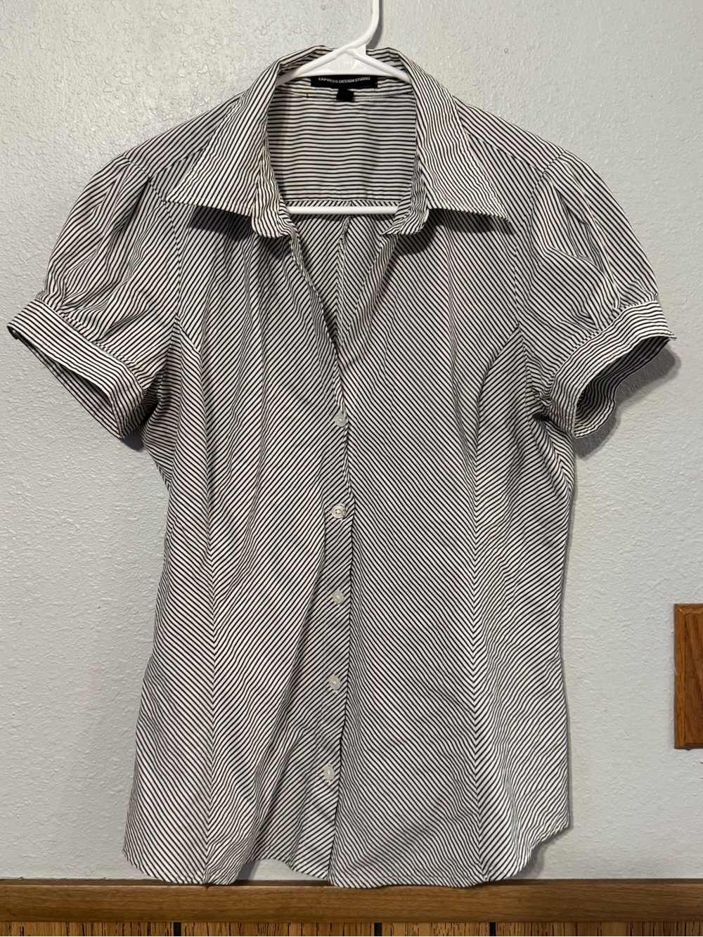 Express Design studio women size LARGE Black & White Striped Button-Up Shirt